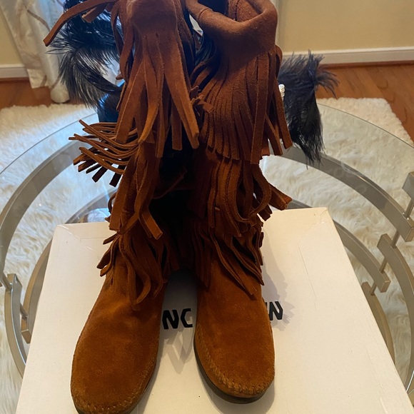 Knee high Minnetonka fringe boots - Picture 2 of 5